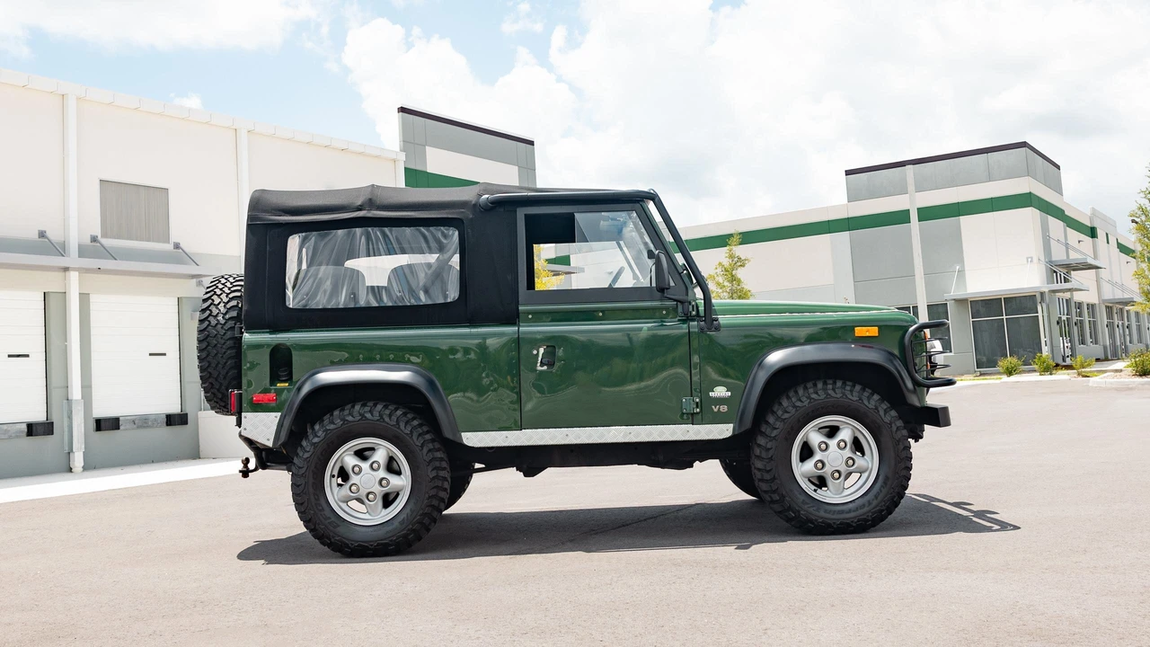 1994 Land Rover Defender 90 - Image 8 of 31