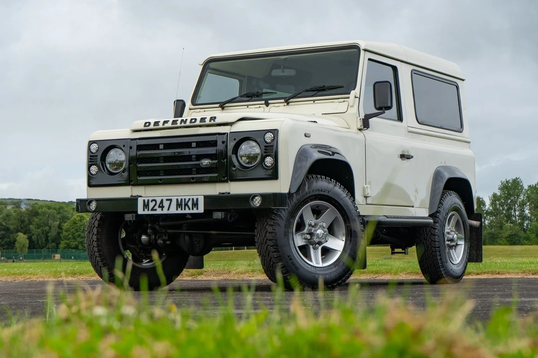 1994 Land Rover Defender 90 - Image 2 of 30
