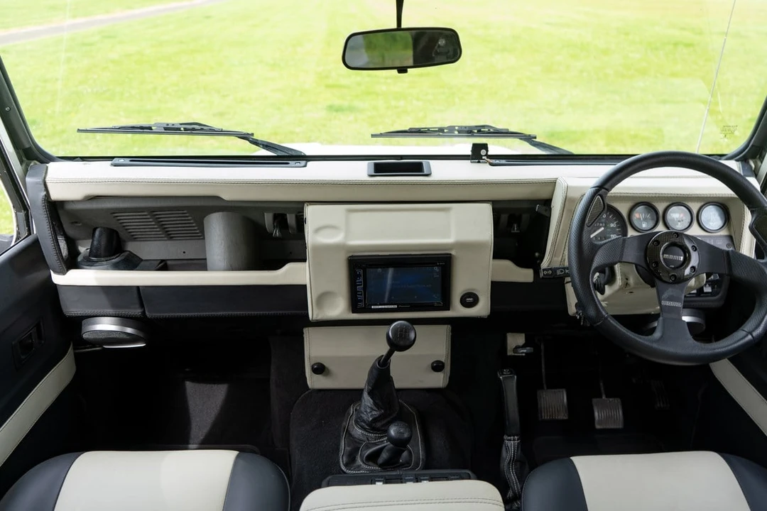 1994 Land Rover Defender 90 - Image 17 of 30
