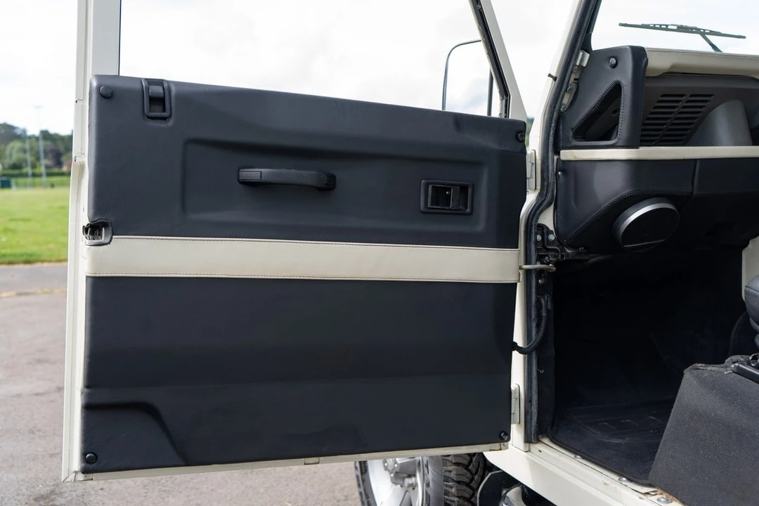 1994 Land Rover Defender 90 - Image 13 of 30