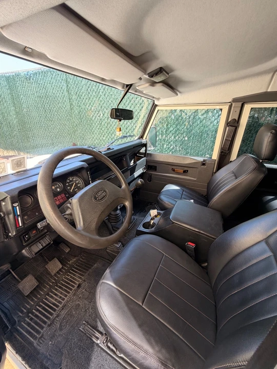 1994 Land Rover Defender 110 - Image 9 of 31