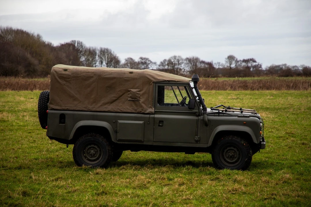 1994 Land Rover Defender - Image 7 of 30