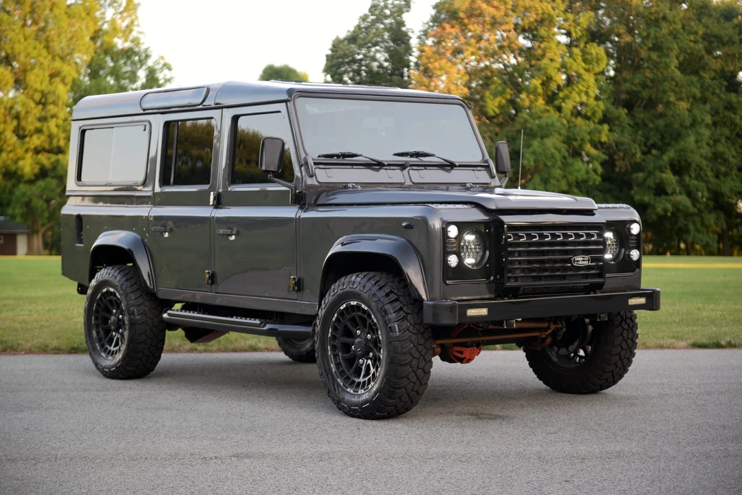 1994 Land Rover Defender 110 - Image 9 of 31