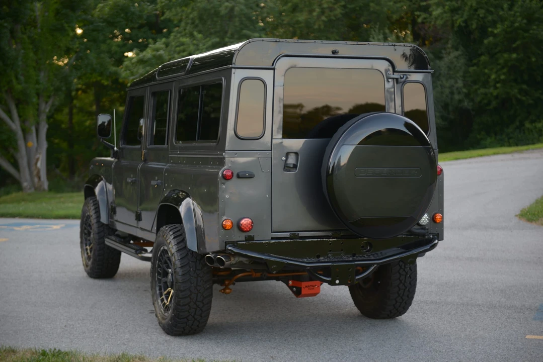 1994 Land Rover Defender 110 - Image 17 of 31