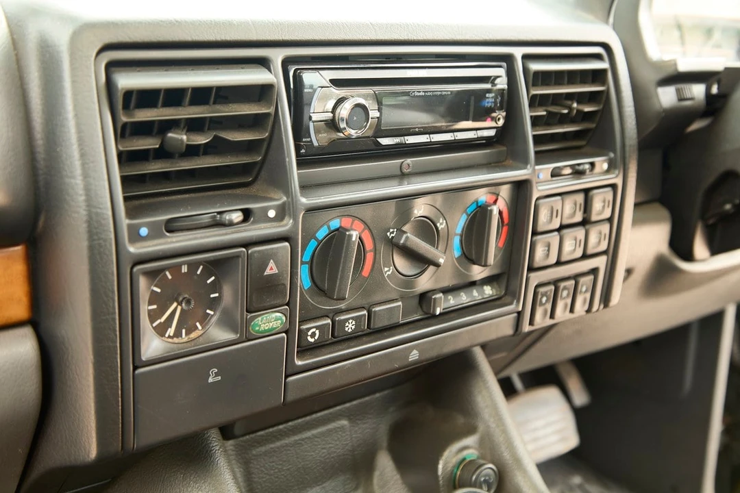 1994 Land Rover Range Rover Classic - Image 19 of 30