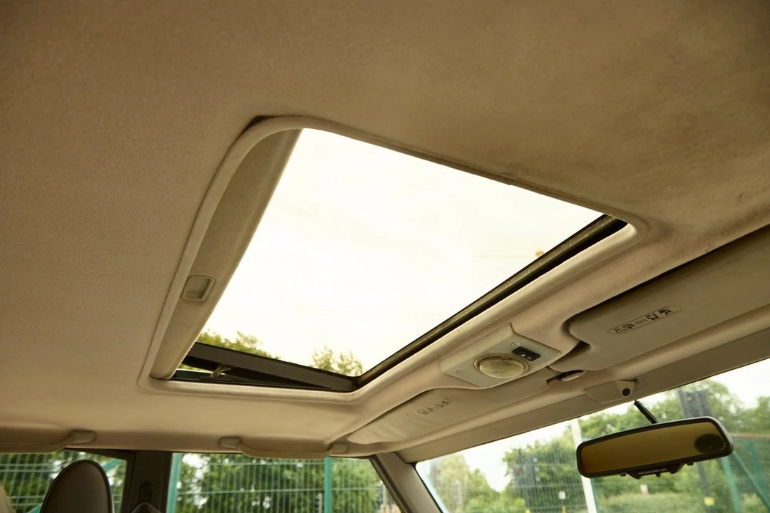 1994 Land Rover Range Rover Classic - Image 28 of 30