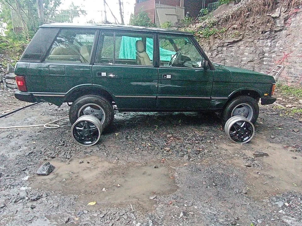 1994 Land Rover Range Rover Classic - Image 9 of 11