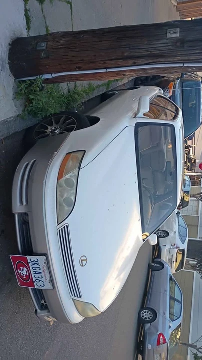 1994 Lexus ES 2nd Gen - Image 2 of 3