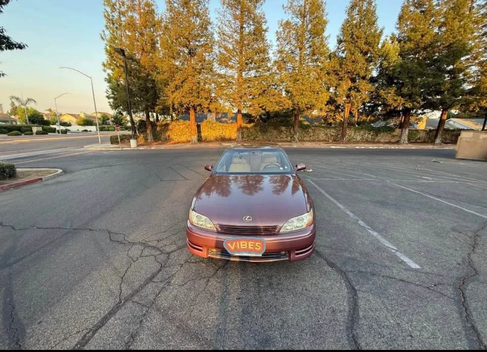 1994 Lexus ES 2nd Gen - Image 2 of 3