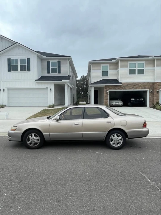 1994 Lexus ES 2nd Gen - Image 2 of 8