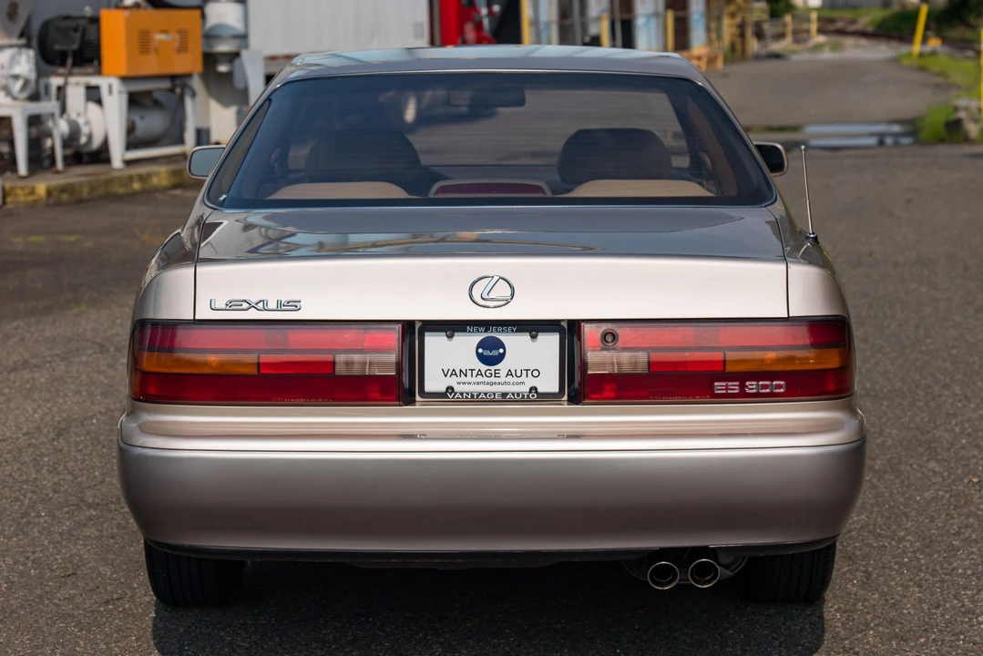 1994 Lexus ES 2nd Gen - Image 11 of 31