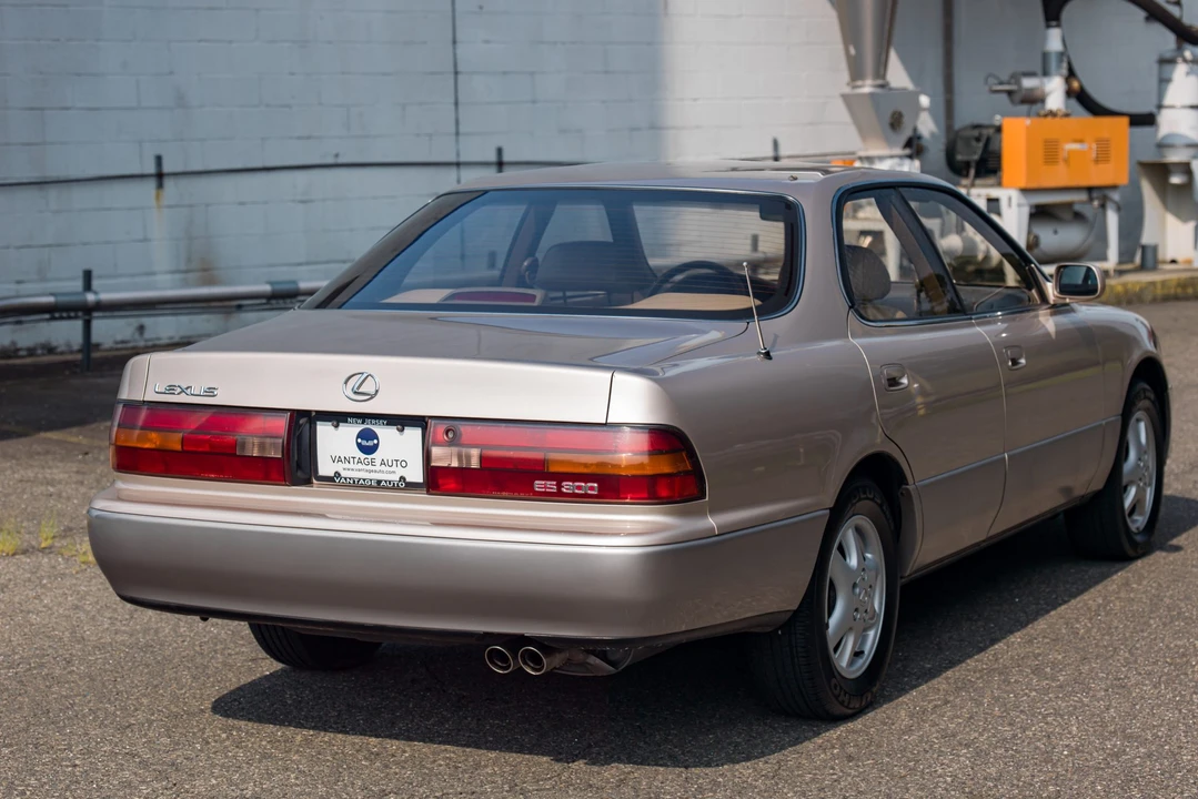 1994 Lexus ES 2nd Gen - Image 12 of 31