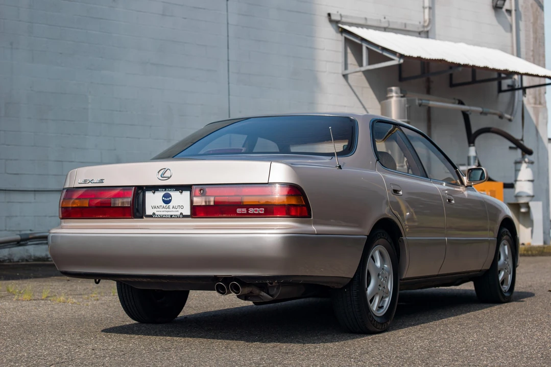 1994 Lexus ES 2nd Gen - Image 13 of 31