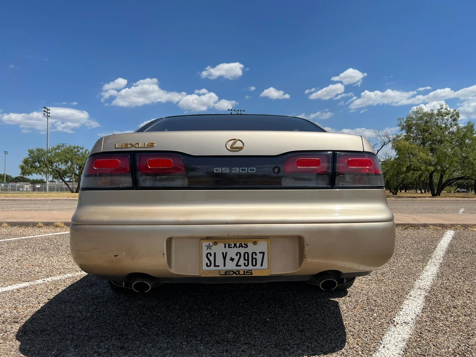 1994 Lexus GS 1st Gen - Image 19 of 31