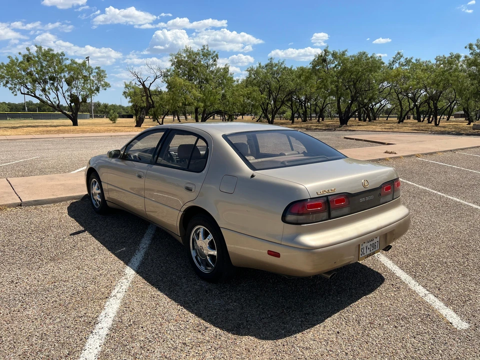 1994 Lexus GS 1st Gen - Image 16 of 31