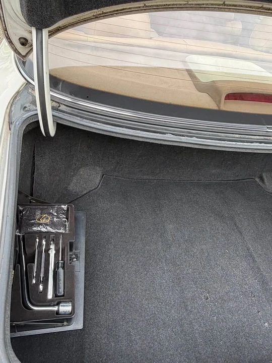 1994 Lexus LS 1st Gen - Image 8 of 9
