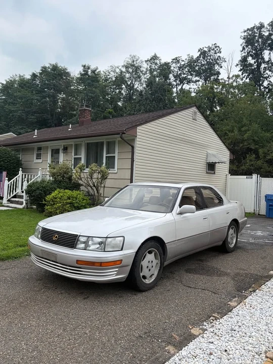 1994 Lexus LS 1st Gen - Image 2 of 9