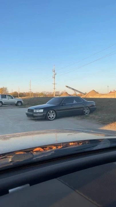 1994 Lexus LS 2nd Gen - Image 2 of 6