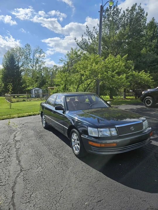 1994 Lexus LS 1st Gen - Image 17 of 18