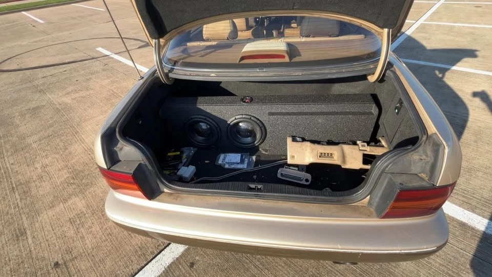 1994 Lexus LS 1st Gen - Image 11 of 12