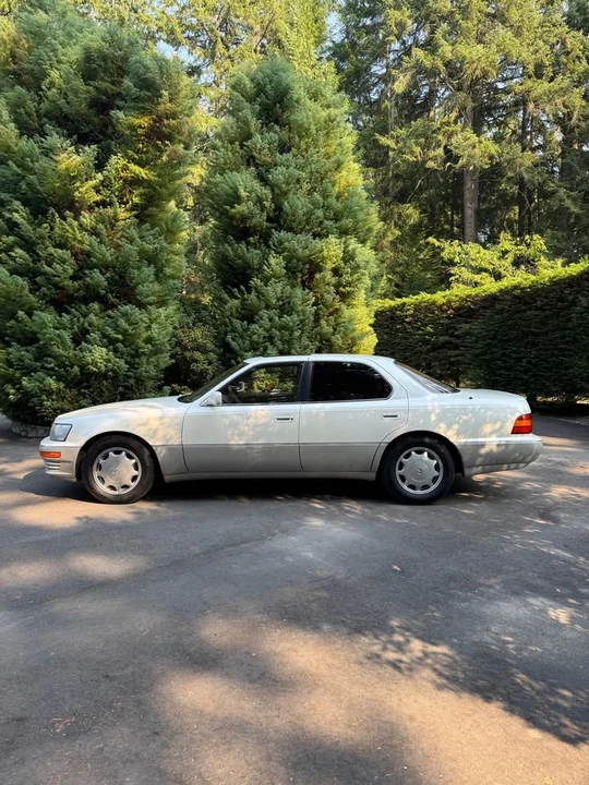 1994 Lexus LS 1st Gen - Image 11 of 18
