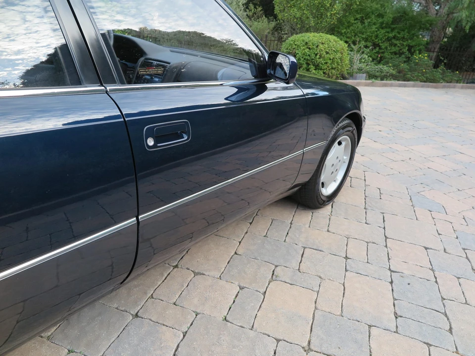 1994 Lexus LS 1st Gen - Image 22 of 31
