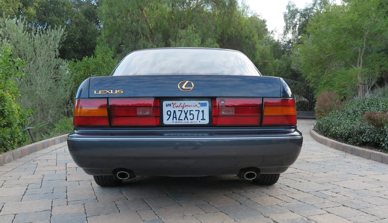 1994 Lexus LS 1st Gen - Image 17 of 31