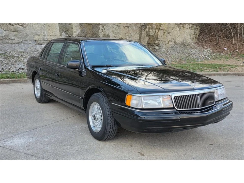 1994 Lincoln Continental 8th Gen - Image 13 of 31