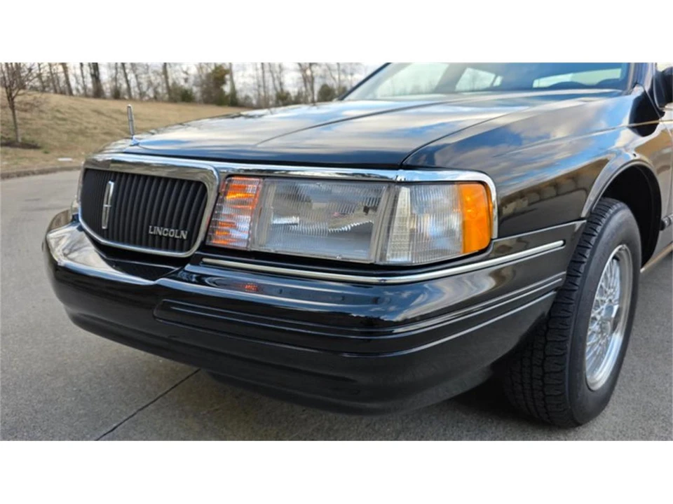 1994 Lincoln Continental 8th Gen - Image 17 of 31