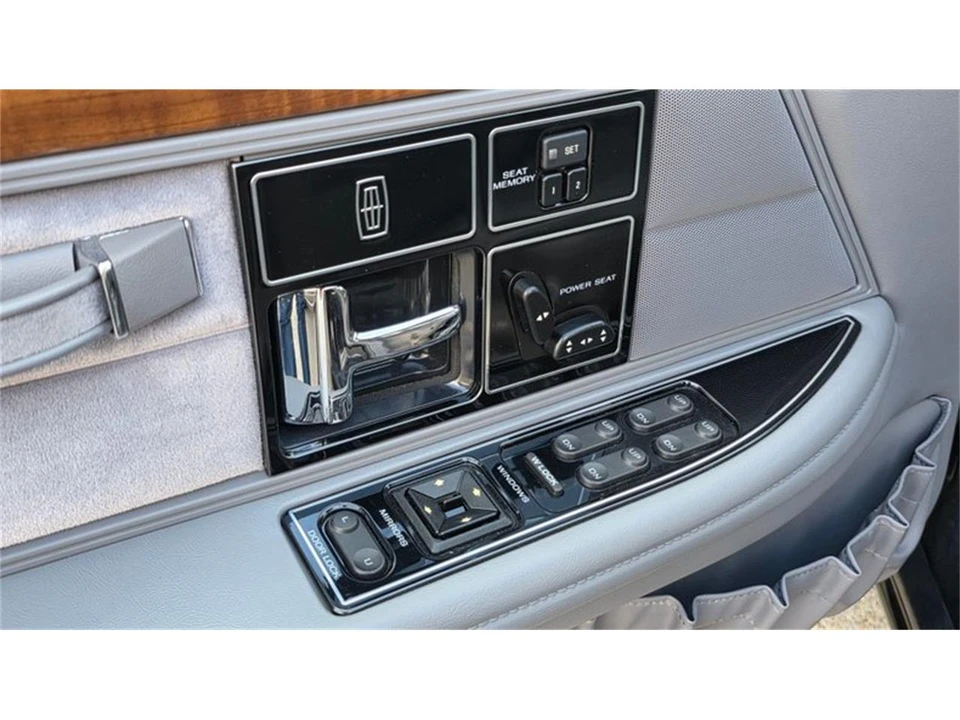 1994 Lincoln Continental 8th Gen - Image 29 of 31