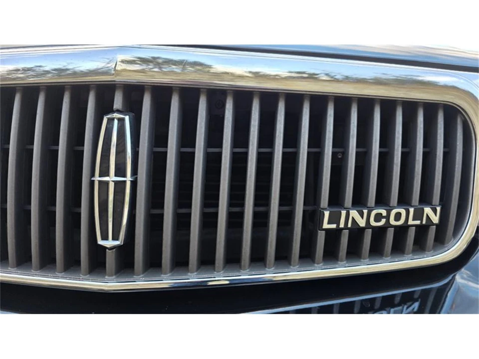 1994 Lincoln Continental 8th Gen - Image 18 of 31