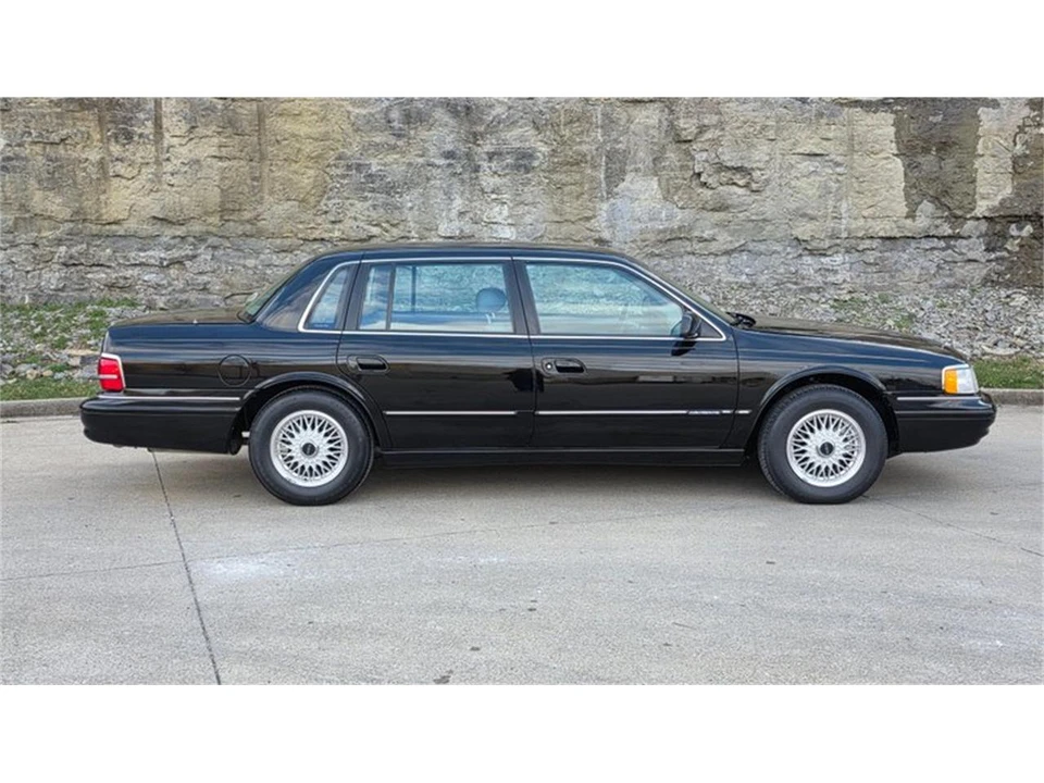 1994 Lincoln Continental 8th Gen - Image 10 of 31