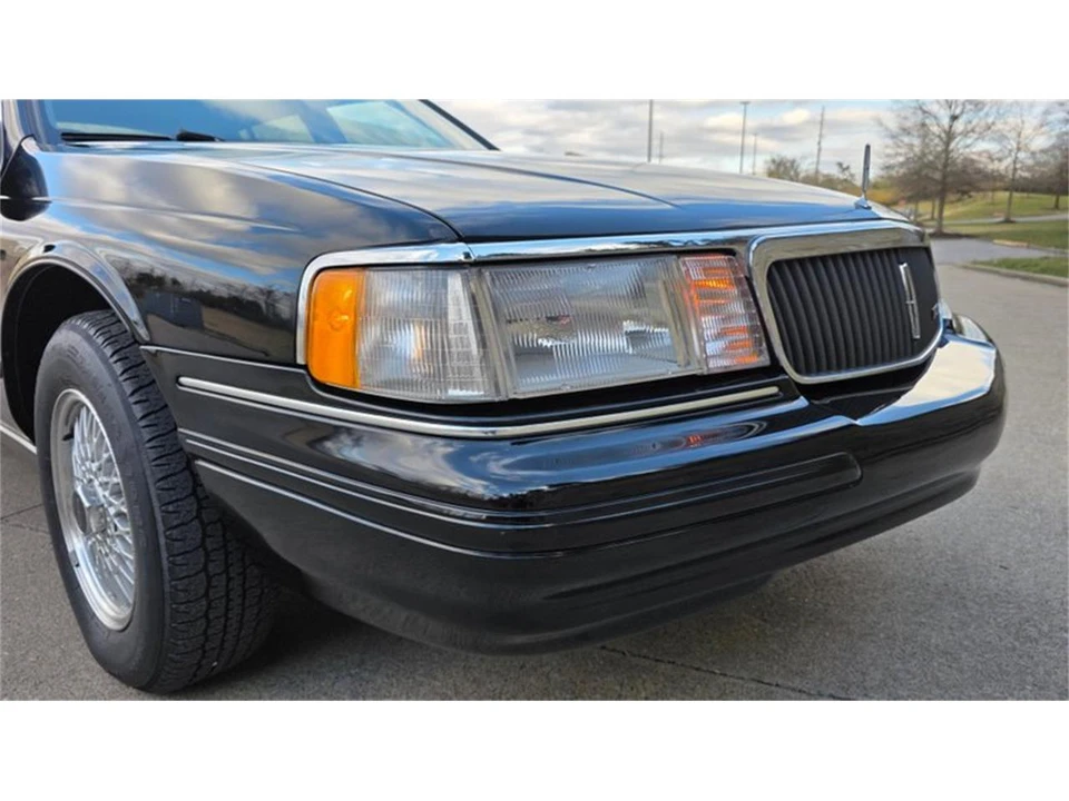 1994 Lincoln Continental 8th Gen - Image 19 of 31