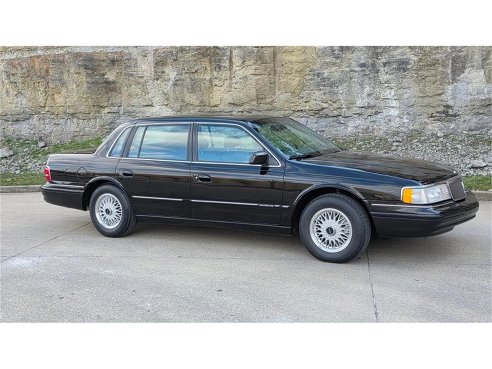1994 Lincoln Continental 8th Gen - Image 11 of 31