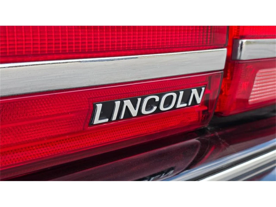 1994 Lincoln Continental 8th Gen - Image 20 of 31