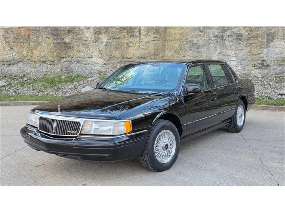 1994 Lincoln Continental 8th Gen - Image 16 of 31