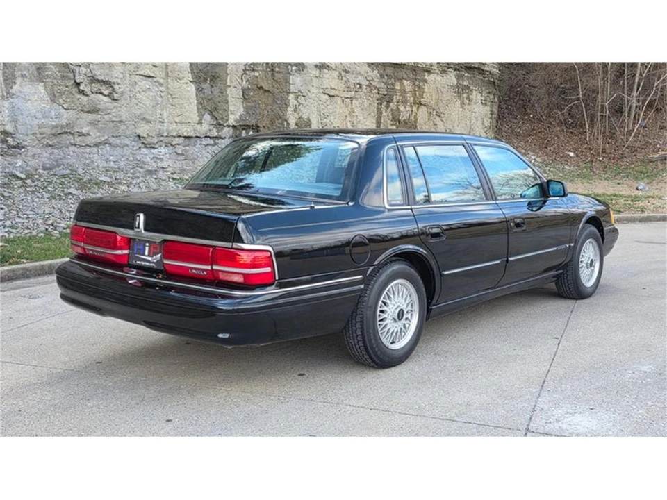 1994 Lincoln Continental 8th Gen - Image 8 of 31