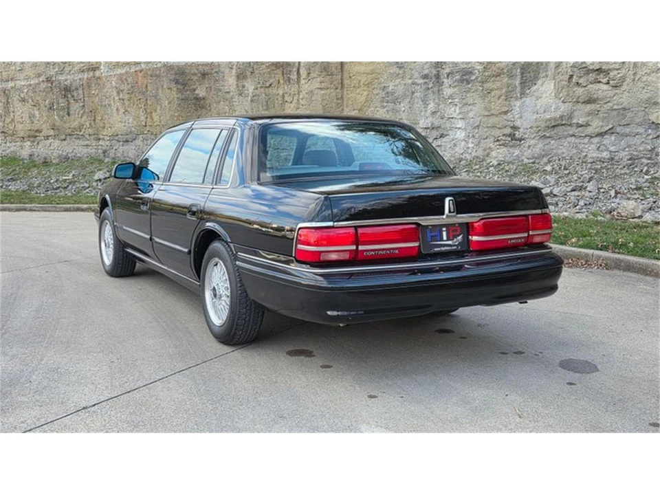 1994 Lincoln Continental 8th Gen - Image 4 of 31