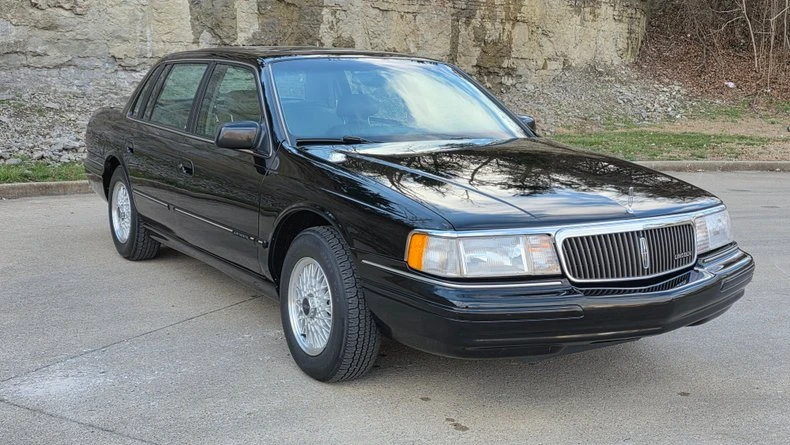 1994 Lincoln Continental 8th Gen - Image 13 of 31