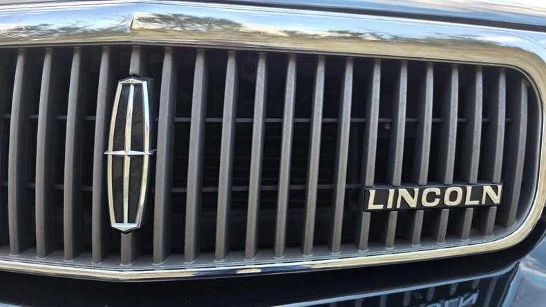 1994 Lincoln Continental 8th Gen - Image 18 of 31