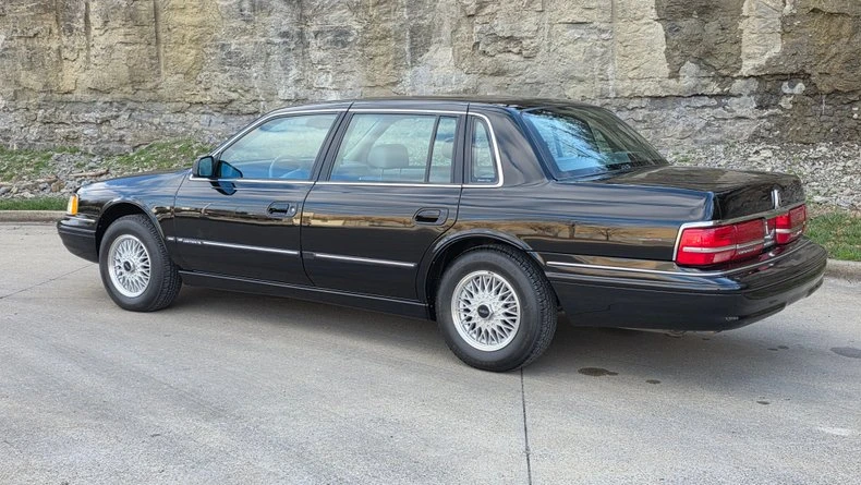 1994 Lincoln Continental 8th Gen - Image 3 of 31