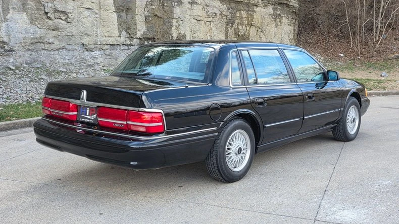 1994 Lincoln Continental 8th Gen - Image 8 of 31