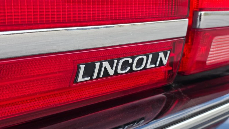 1994 Lincoln Continental 8th Gen - Image 20 of 31