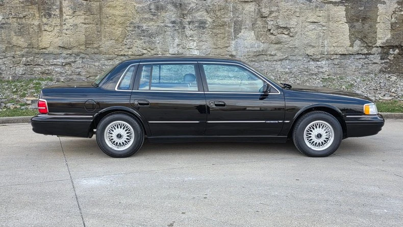 1994 Lincoln Continental 8th Gen - Image 10 of 31