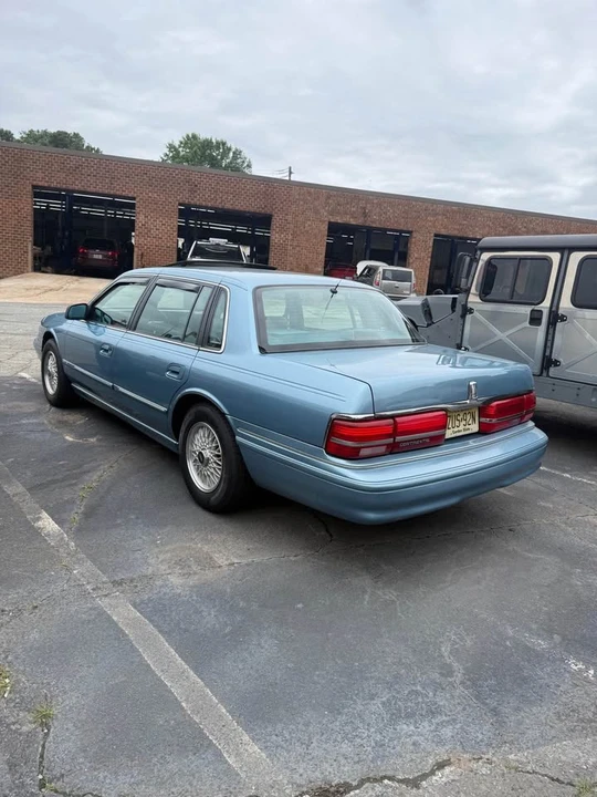 1994 Lincoln Continental 8th Gen - Image 5 of 8