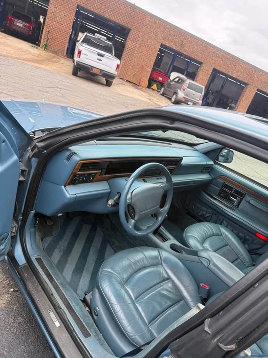 1994 Lincoln Continental 8th Gen - Image 2 of 8