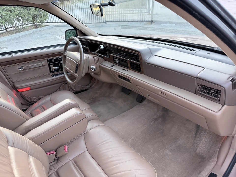 1994 Lincoln Continental 8th Gen - Image 17 of 31