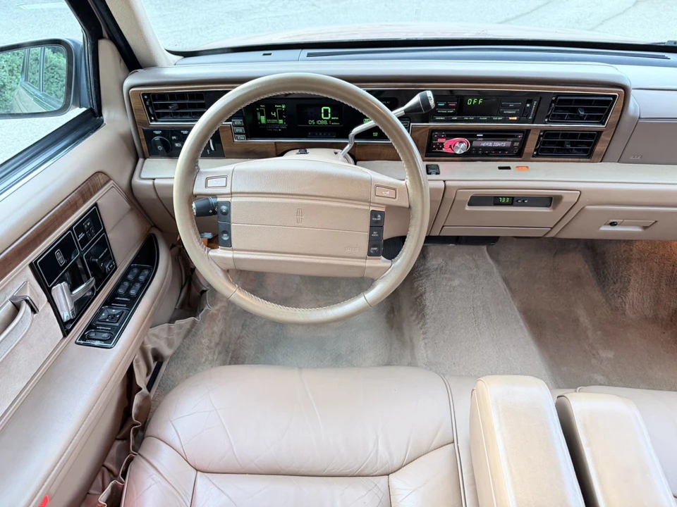 1994 Lincoln Continental 8th Gen - Image 11 of 31