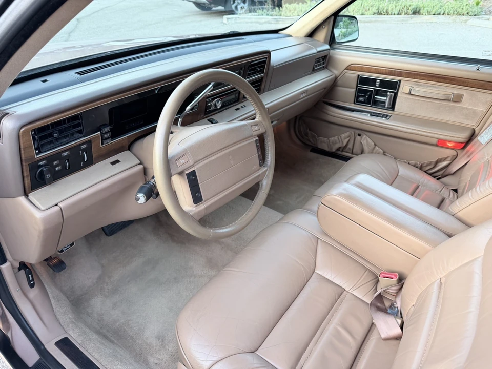 1994 Lincoln Continental 8th Gen - Image 9 of 31