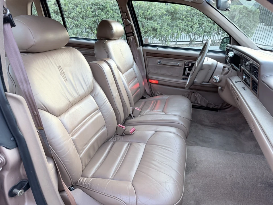 1994 Lincoln Continental 8th Gen - Image 19 of 31